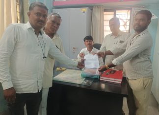दहिफळ परतापुर रस्त्याची दुरूस्ती करा : अन्यथा आंदोलन करु !